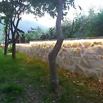 فندق مبيت وإفطار Akrotiri 3*