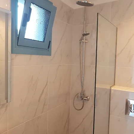 Akrotiri Panzió 3*