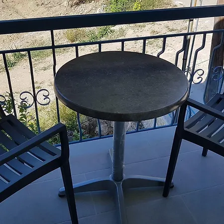 Akrotiri B&B
