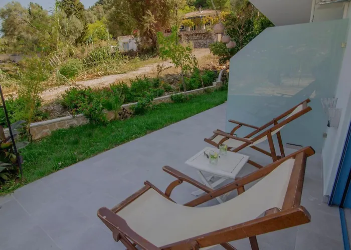 Oda ve Kahvaltı Akrotiri 3*
